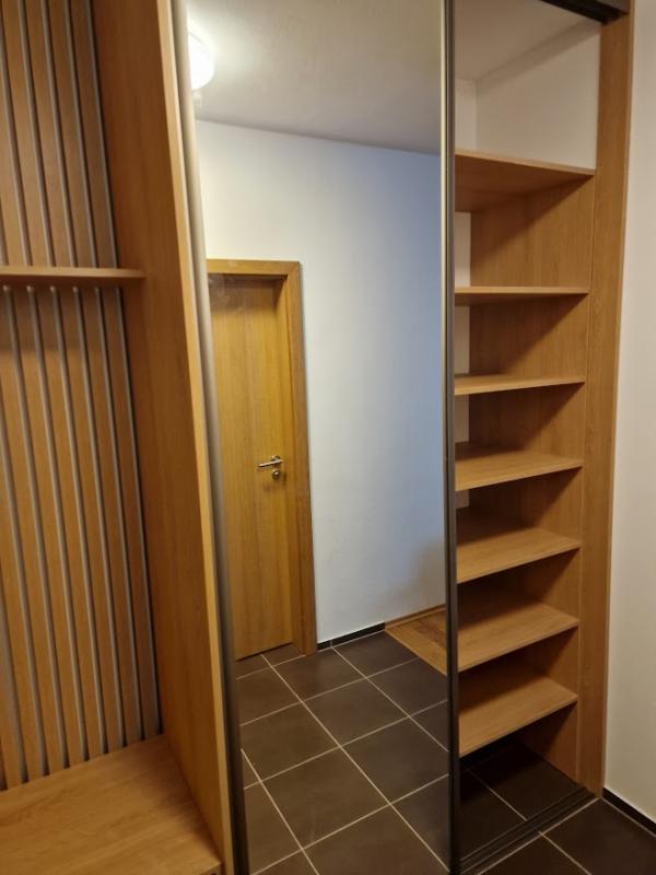 Vstavaná skriňa